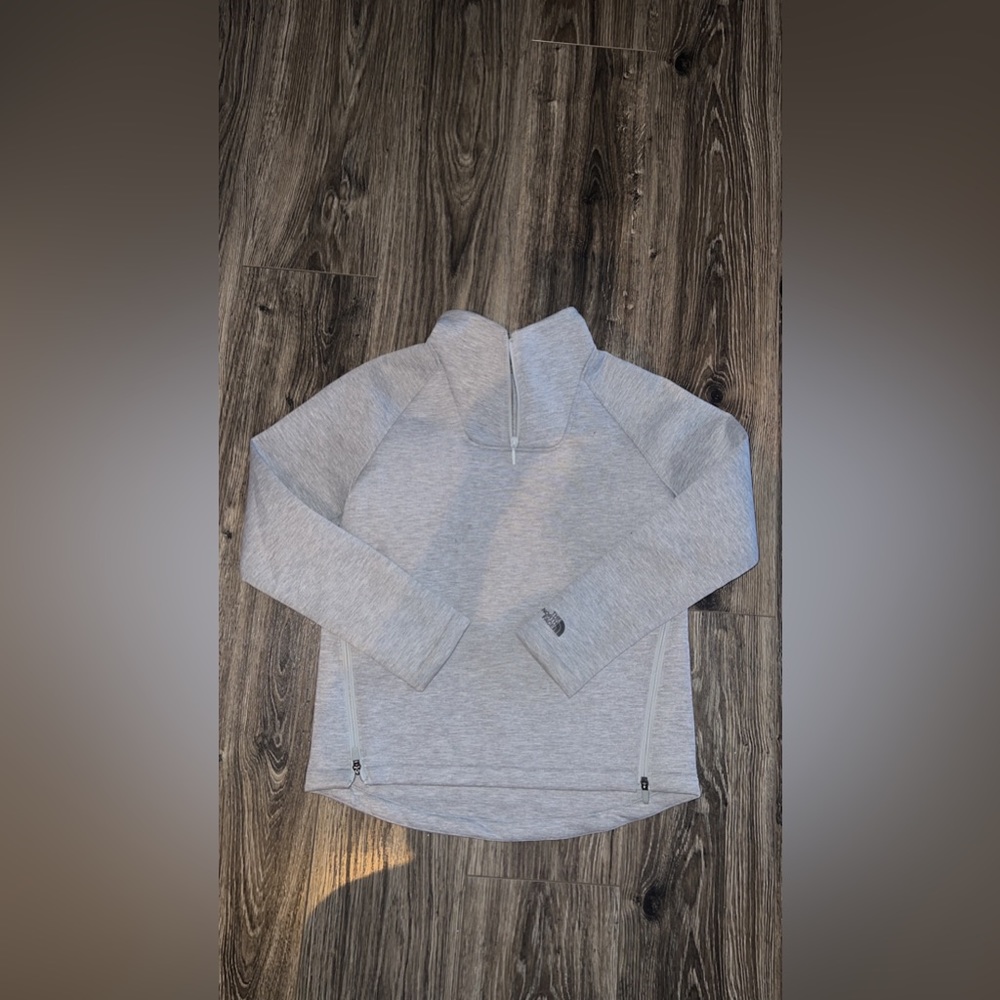 Women’s North Face Quarter Zip never worn